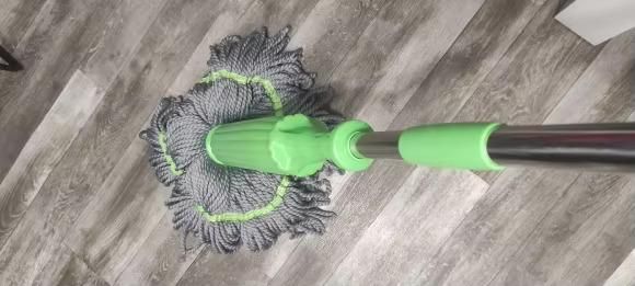 Self-Twisting Water Rotating Mop